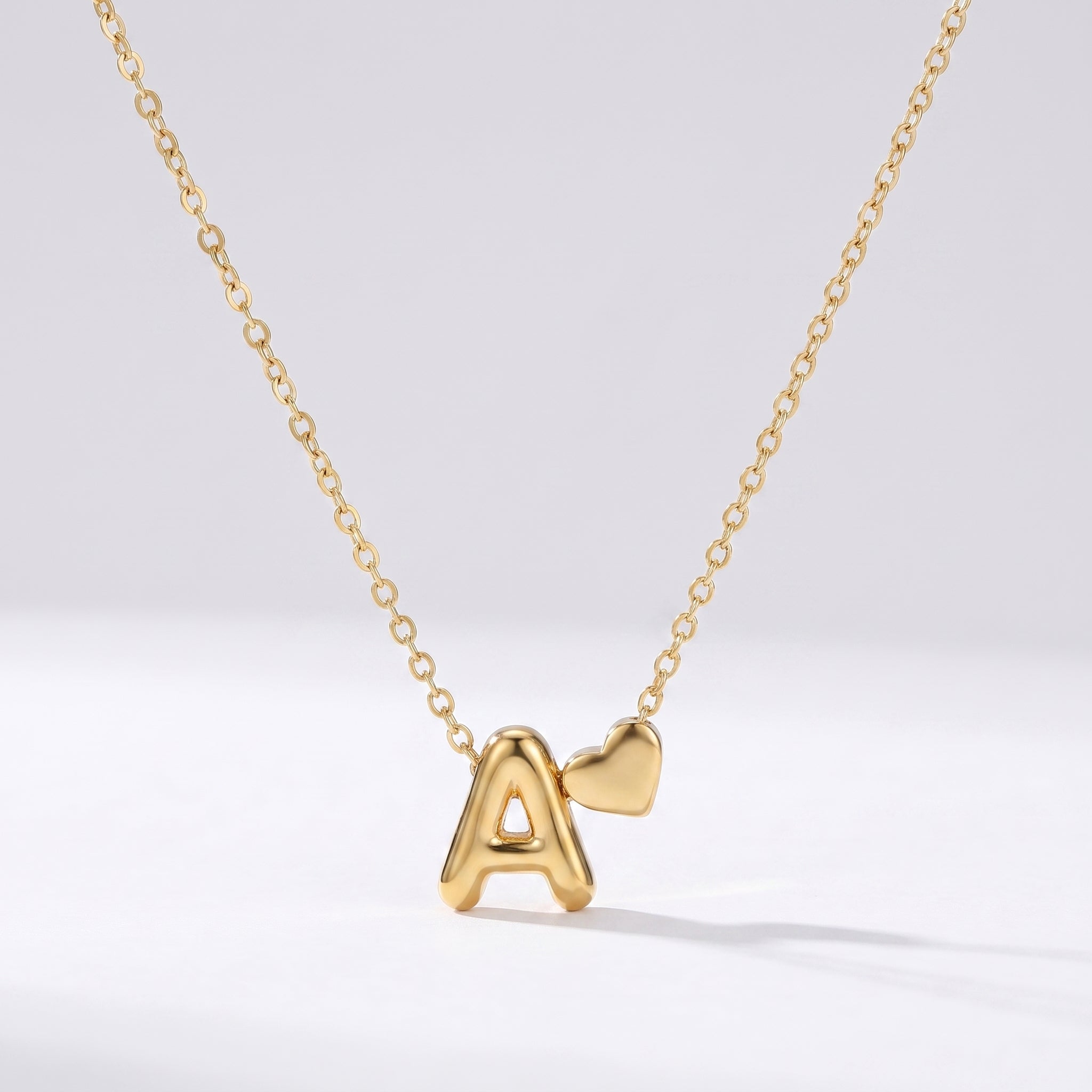 Colar Letra Coração Dourado