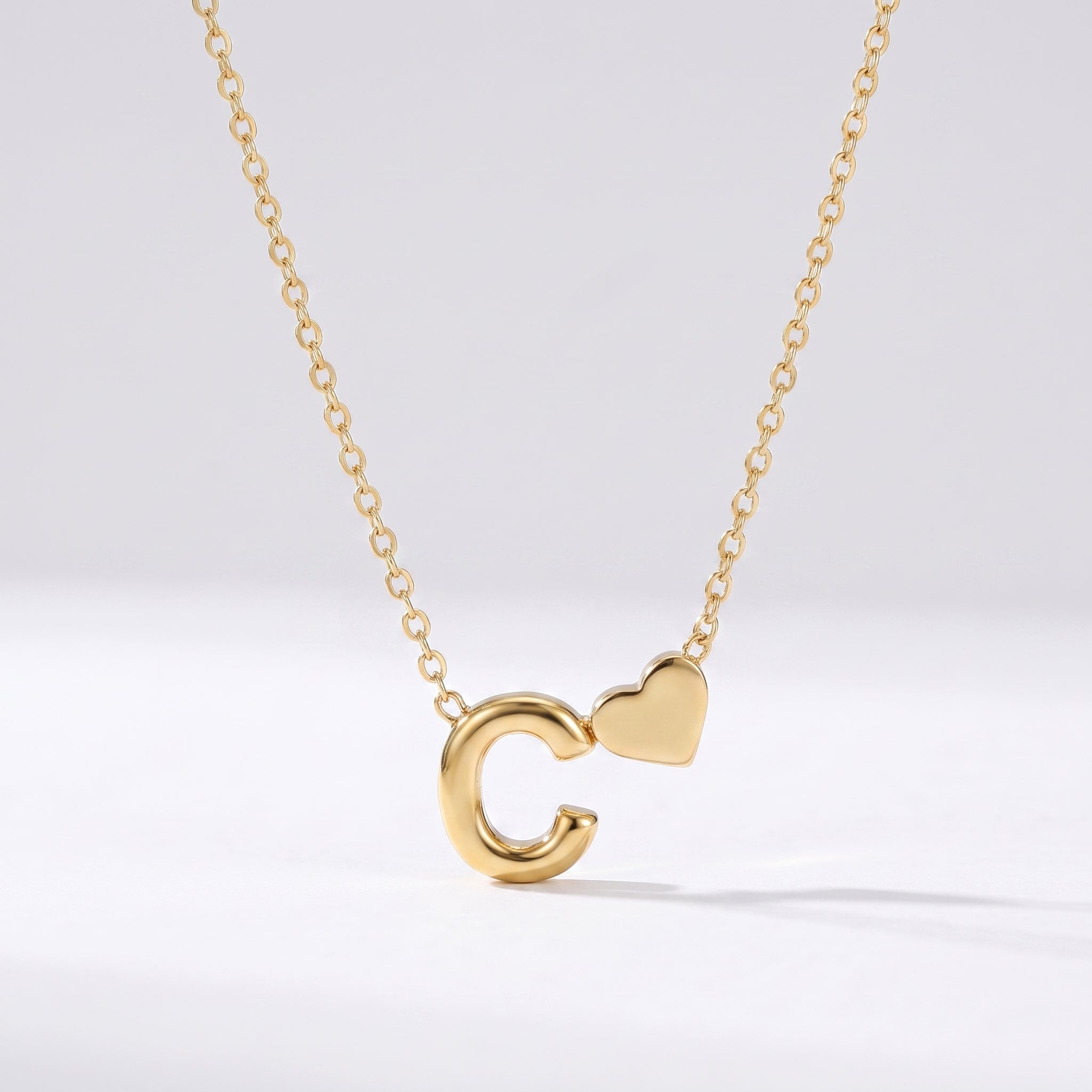 Colar Letra Coração Dourado
