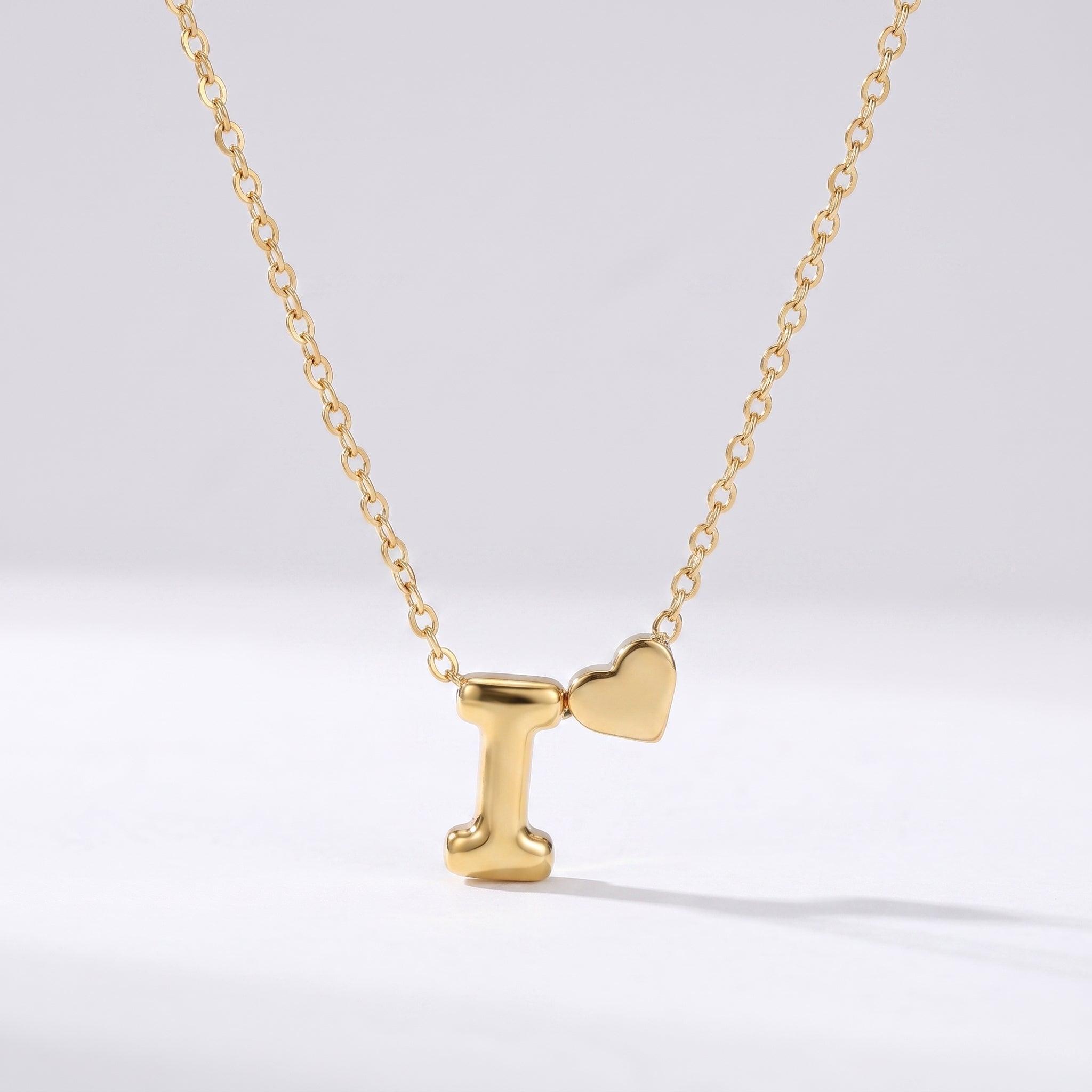 Colar Letra Coração Dourado