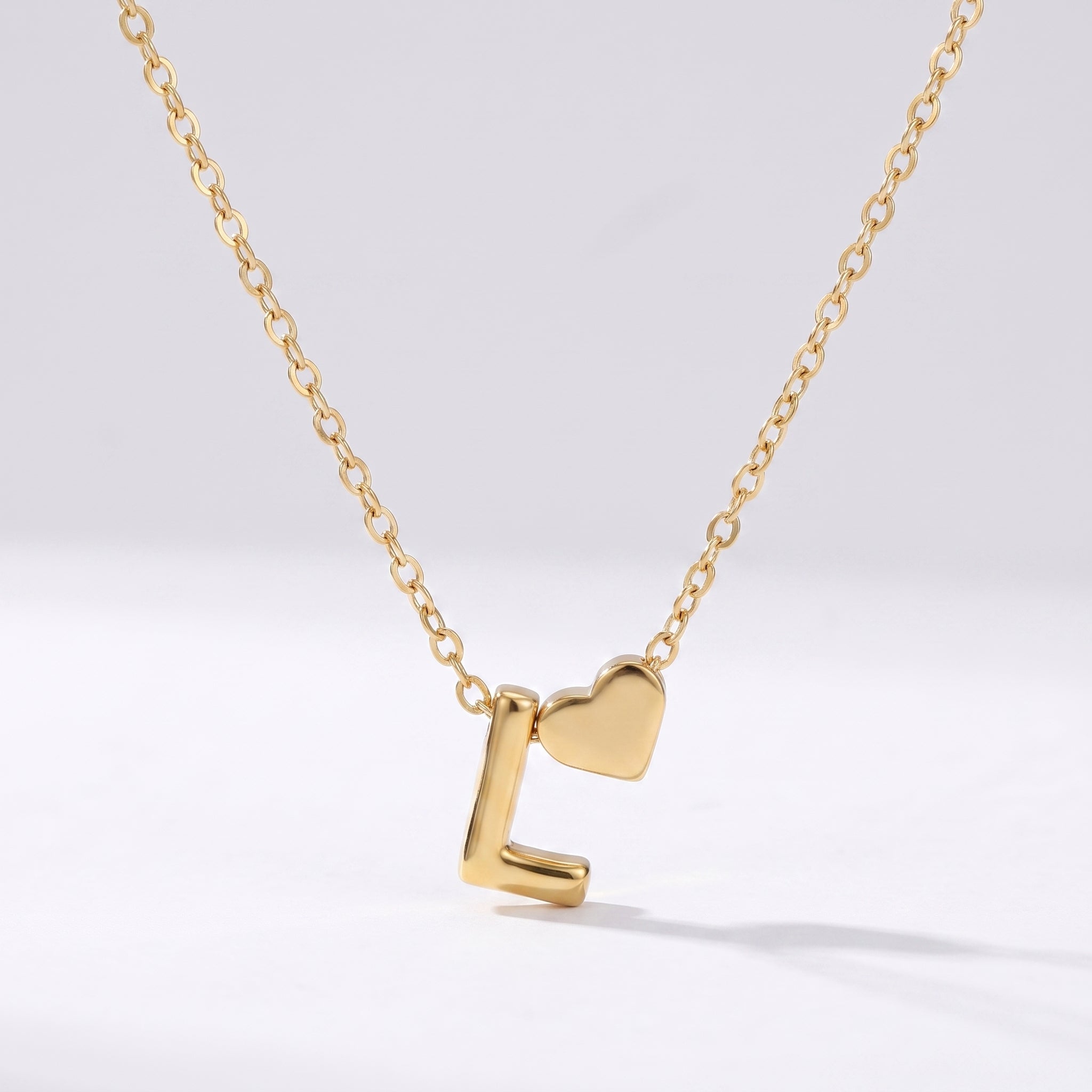 Colar Letra Coração Dourado