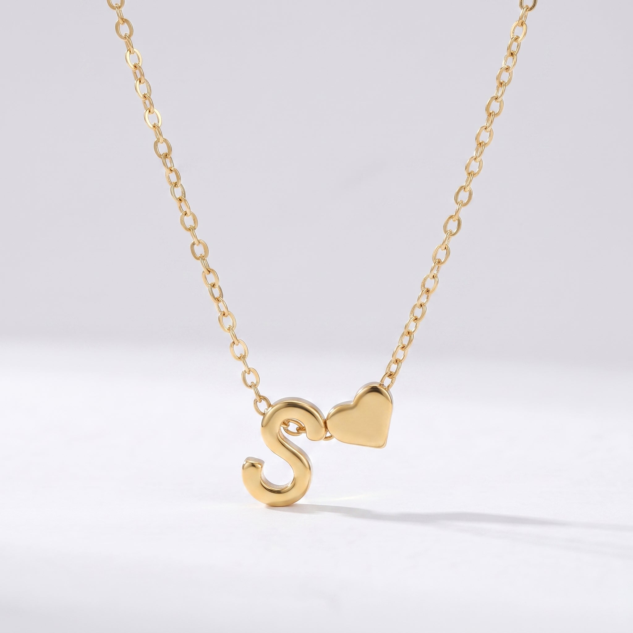 Colar Letra Coração Dourado