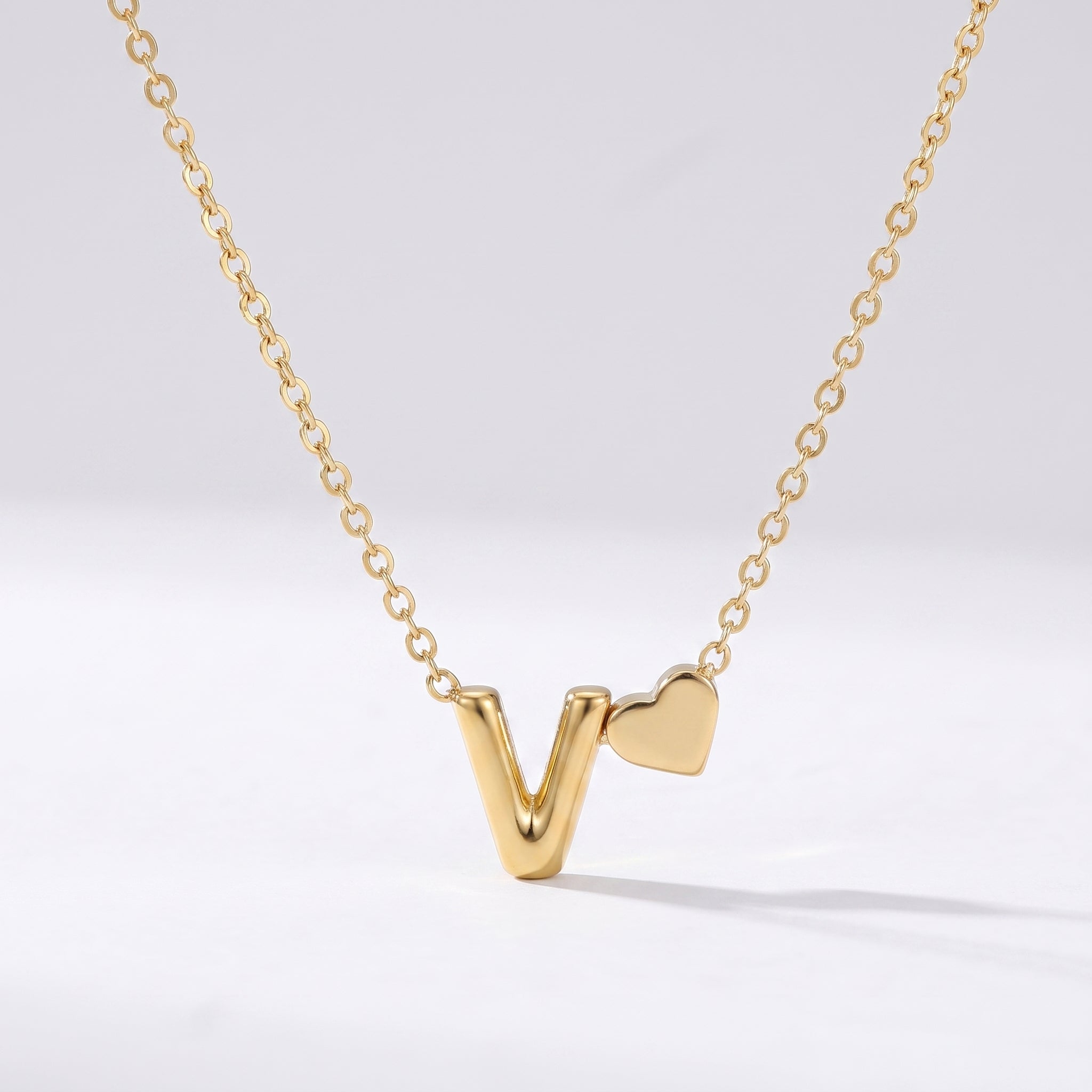 Colar Letra Coração Dourado