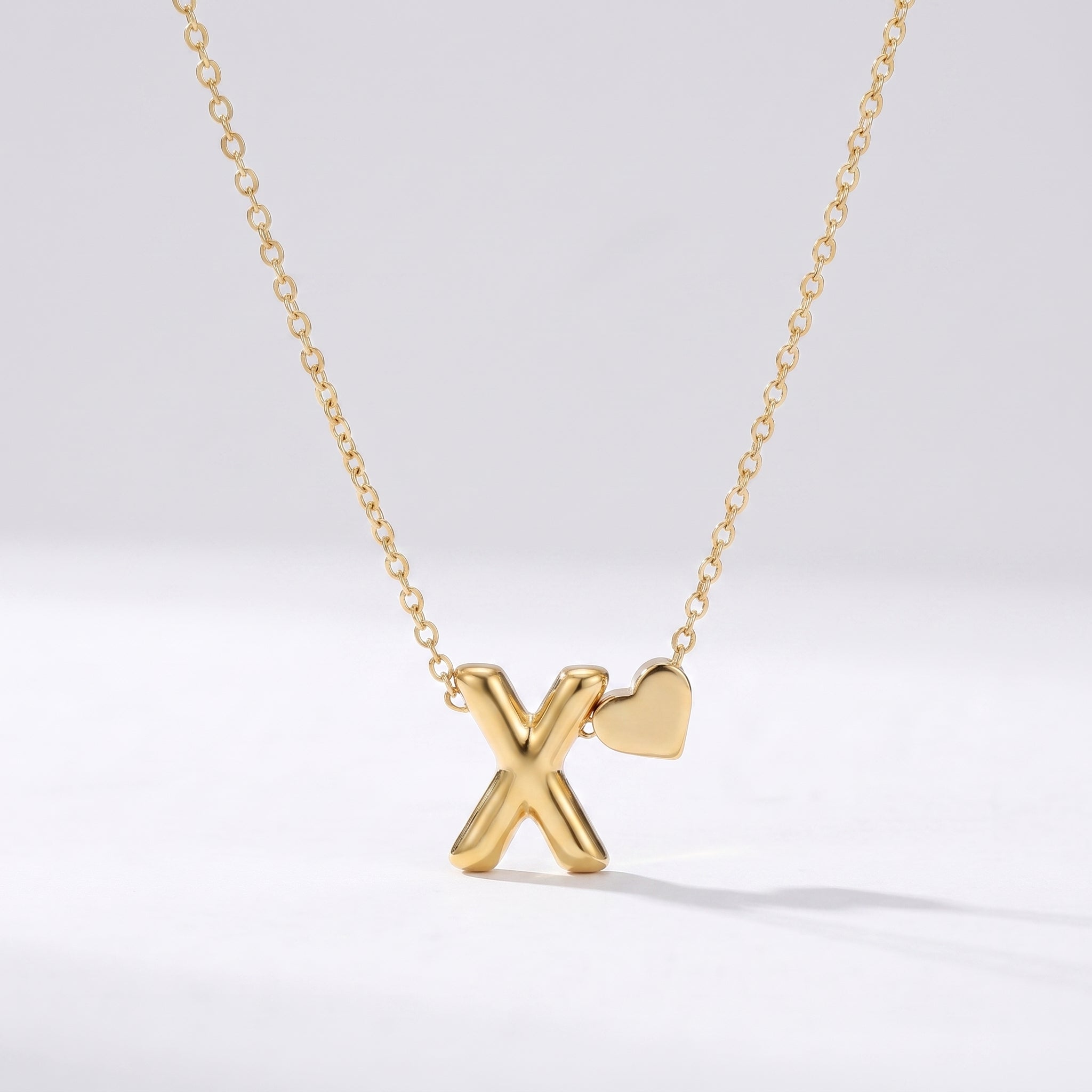 Colar Letra Coração Dourado