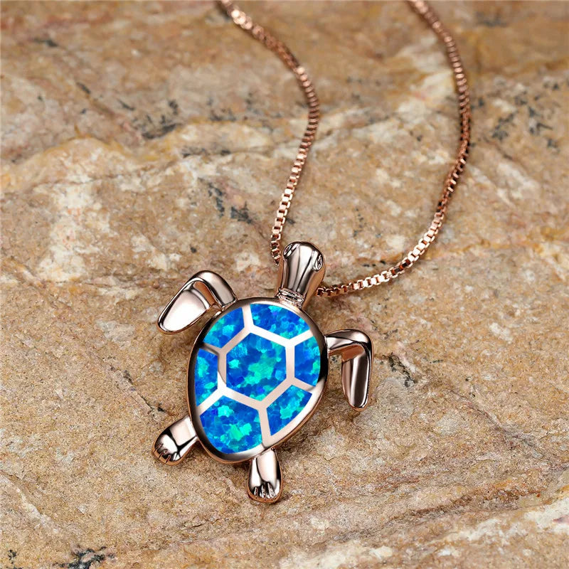 Colar Vintage de Cor Ouro com Pendente de Tartaruga de Ópalo de Fogo Verde