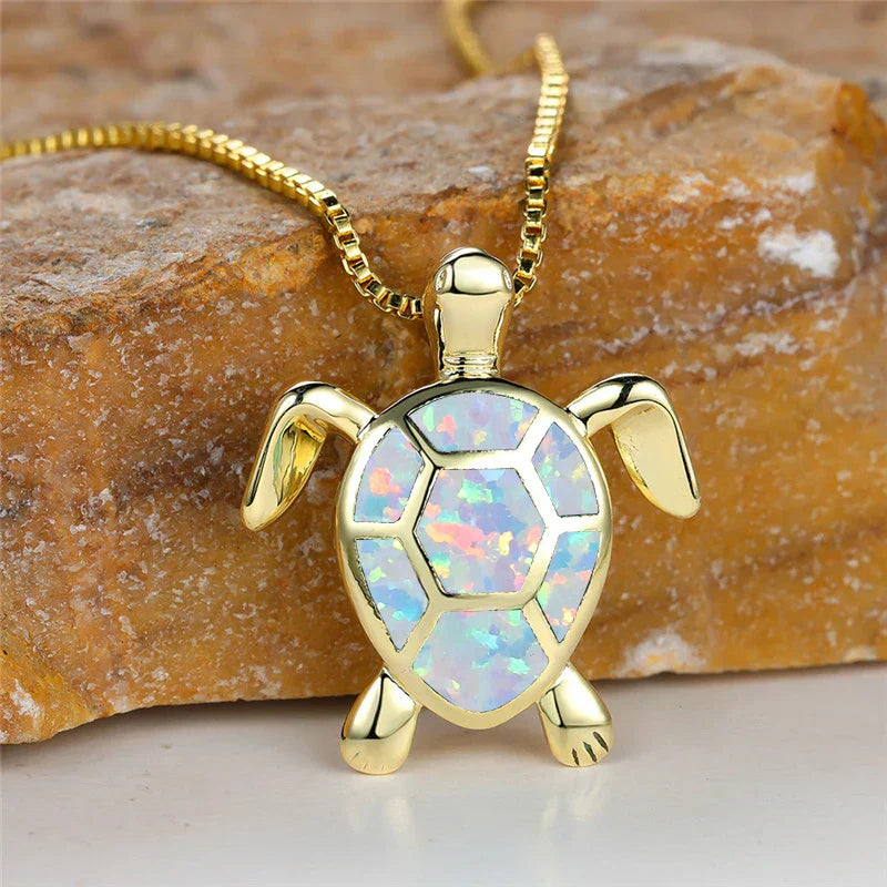 Colar Vintage de Cor Ouro com Pendente de Tartaruga de Ópalo de Fogo Verde