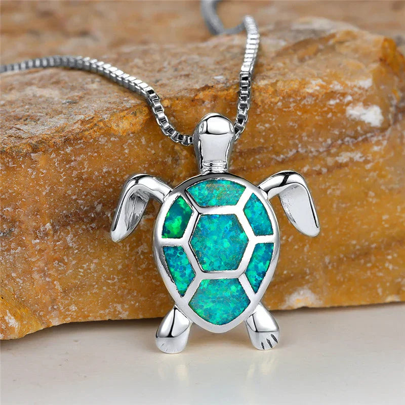 Colar Vintage de Cor Ouro com Pendente de Tartaruga de Ópalo de Fogo Verde