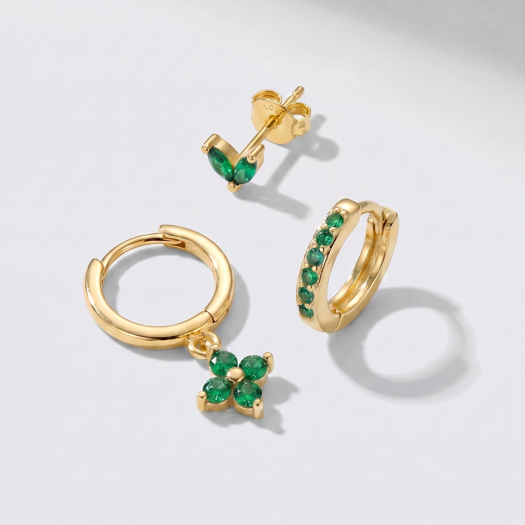 Conjunto de Brincos Florais Brilhantes