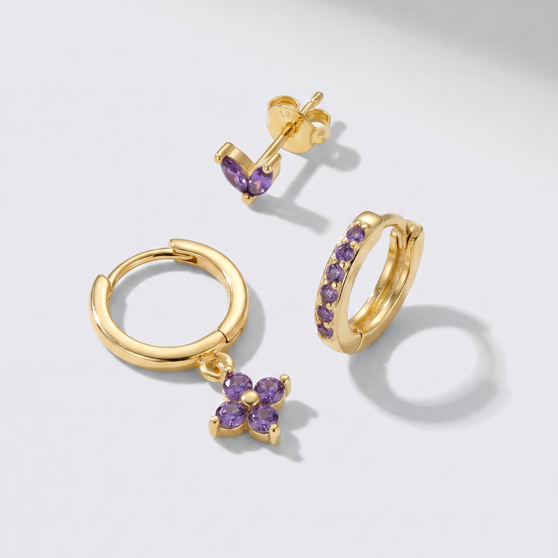 Conjunto de Brincos Florais Brilhantes